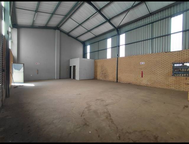 272M² WAREHOUSE TO LET IN CLAYVILLE